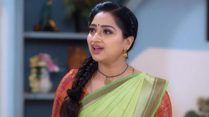 Nayani to Give Her Sari to Gayatri