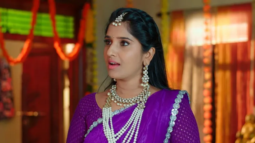 Nithya Sends Goons to Chari’s House