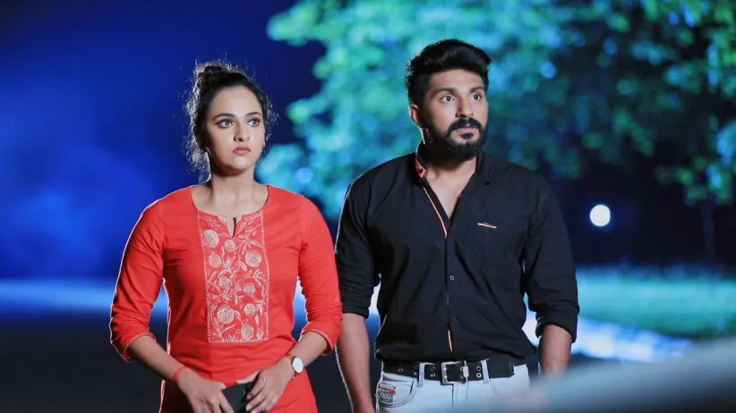 Sathya and Karthik Bump into a Cop
