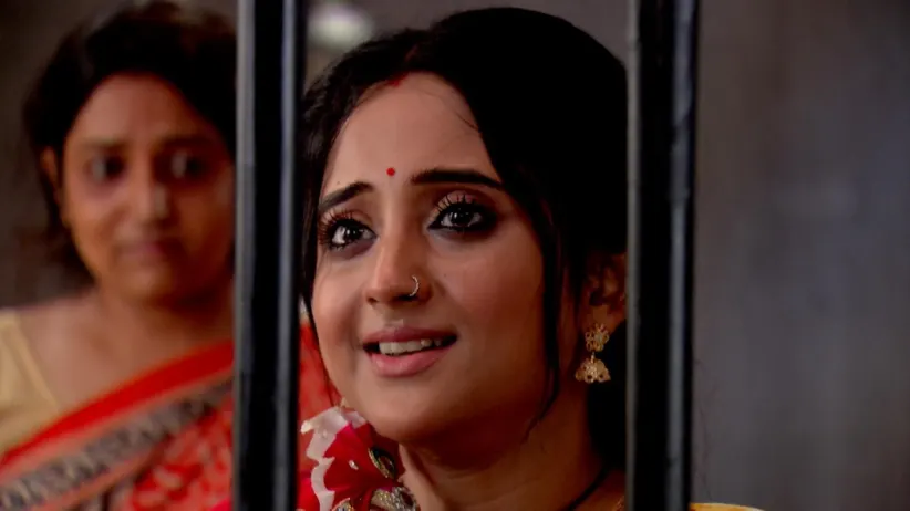 Siddhartha Gives Mithai Her Gopal Idol