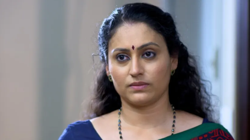 Ragini Gives Vimala a Burqa