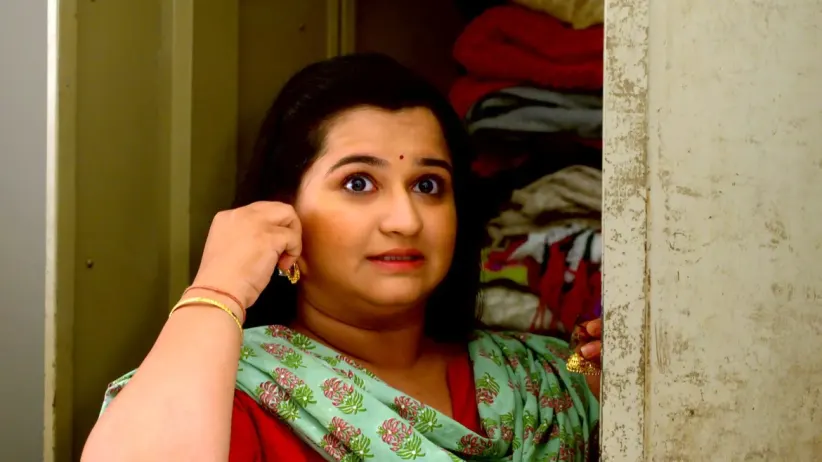 Nalu Avoids Giving Sweets To Omkar