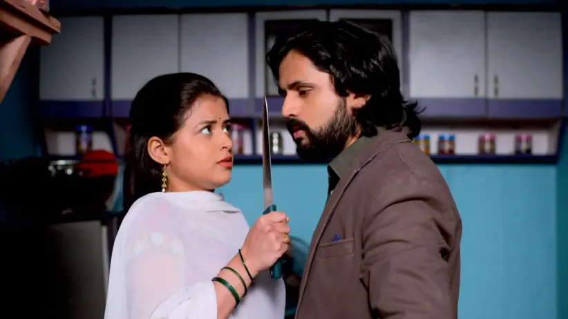 Manu Threatens Samar with a Knife