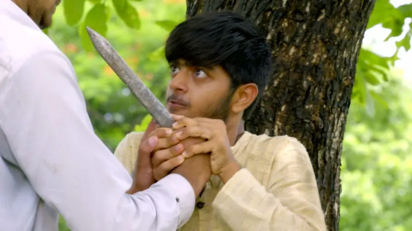 Sandesh Tries to Kill Bala