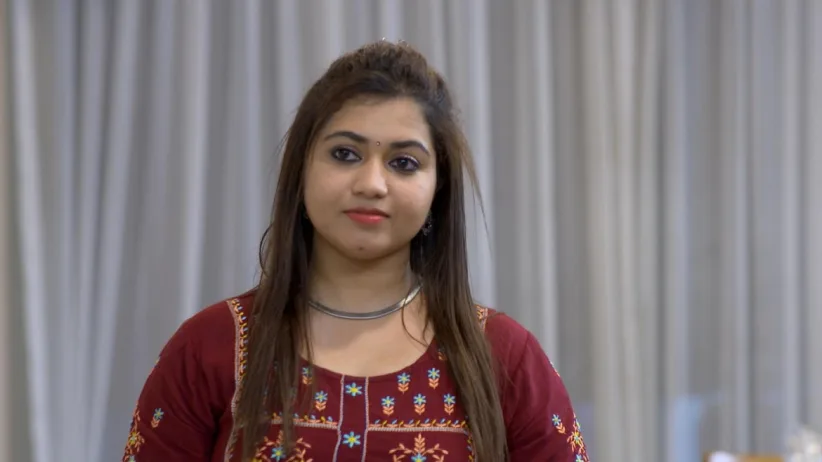 Nila Checks Nikhil’s Phone