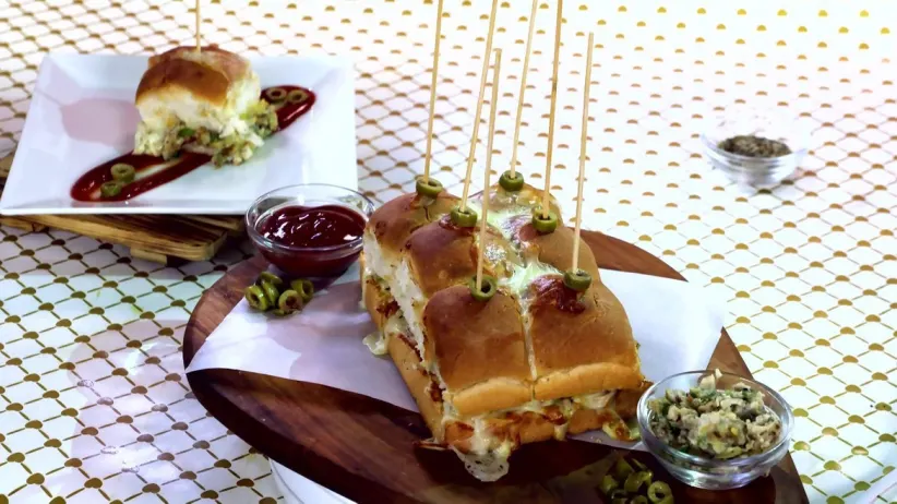 Cheesy Egg Sliders
