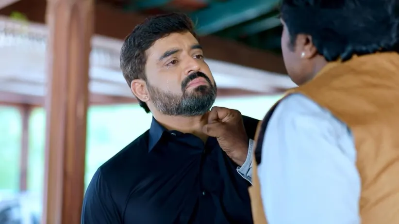 Jhende Slaps Aryavardhan