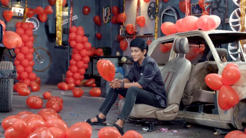 Sathya Daydreams about Karthik