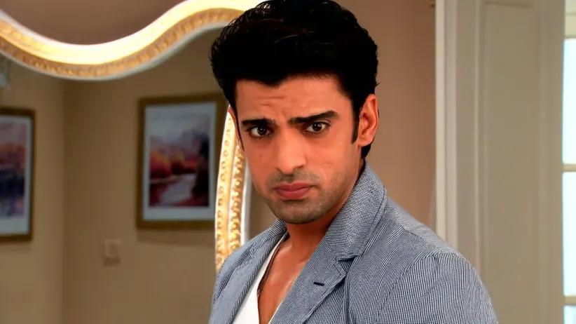 Urmi Breaks a Photo Frame