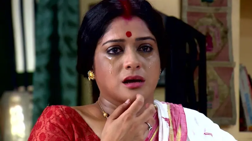 Madhavi Gets Emotional