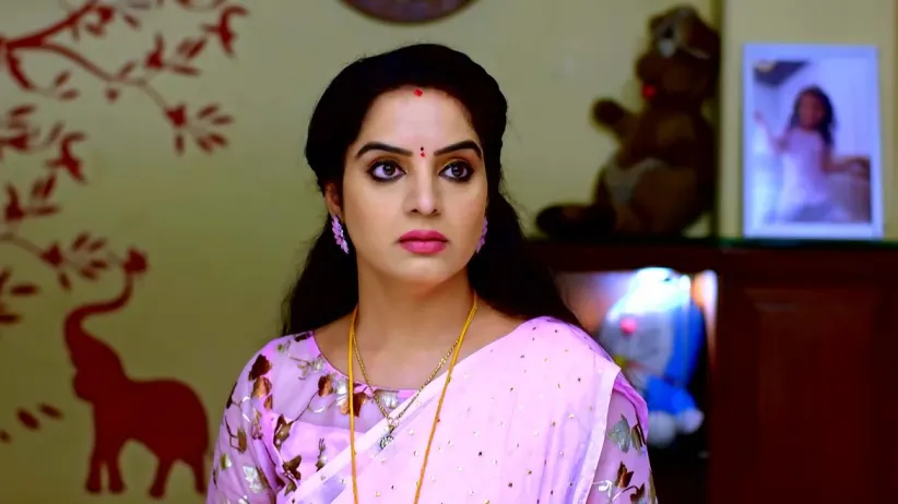 Vasundhara's Request to Abhi | Oohalu Gusagusalade