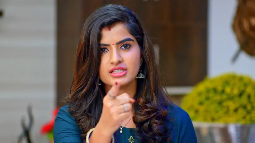 Hasini Slaps Badri