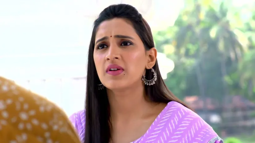 Shubhra Tries to Talk to Asawari