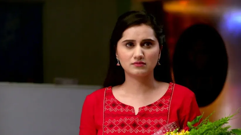 Maira Threatens to Lay Naina Off