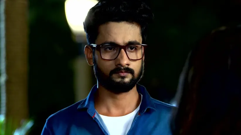 Satyaki Tries to Help Urmi
