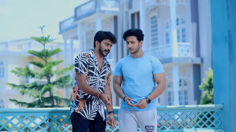 Karthik Refuses to Meet Sathya