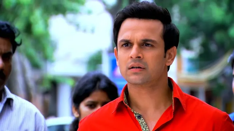 Vihaan Sees Aarushi Fight for a Dog | Satrangi Sasural