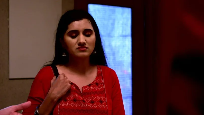 Vikramjeet Reaches a Hotel with Naina | Akhiyan Udeek Diyan