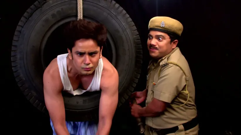 Kamlesh Gets Caught Stealing