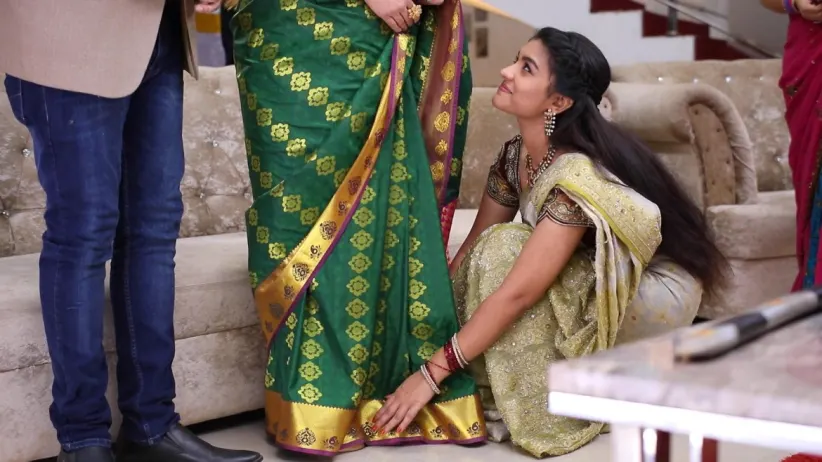Aishwarya Stages an Act Before Akhila