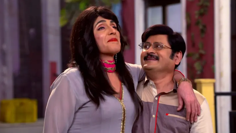 Meena Tries to Woo Tiwari