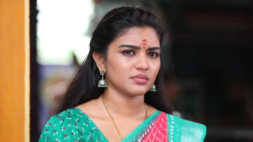 Iniyan Helps Akhila and Purushothaman