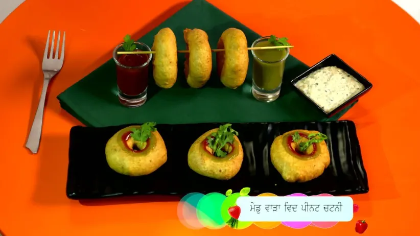 Medu Vada with Peanut Chutney