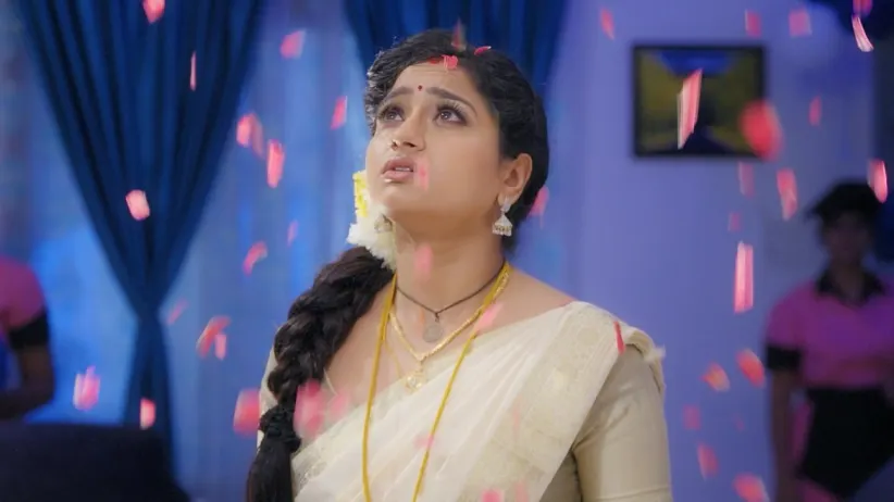 Vishal Rebukes Hasini and Ahalya