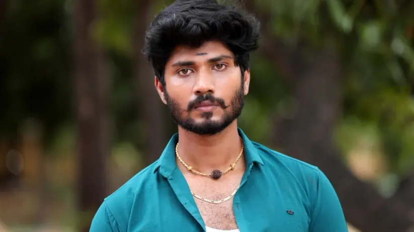 Pandi Dupes a Stranger