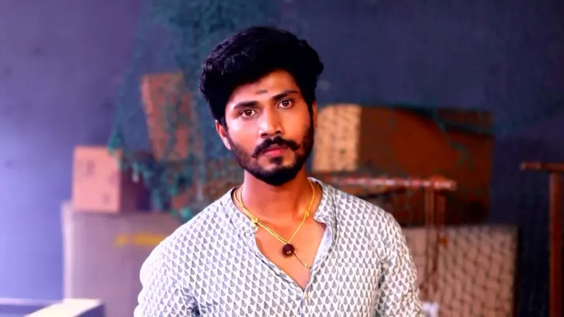 Pandi Saves Abhirami from the Goons