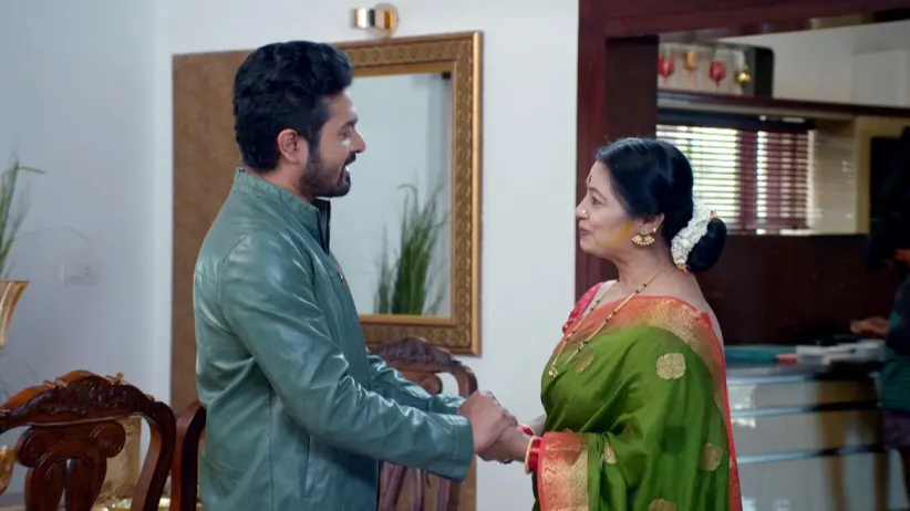 Nisha Tries to Provoke Sita