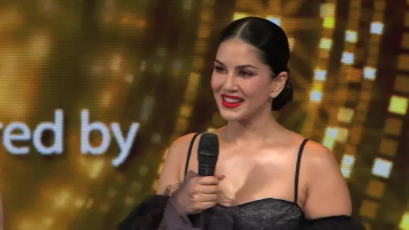 Sunny Leone wins OTT Icon of the Year - Gold Awards 2019