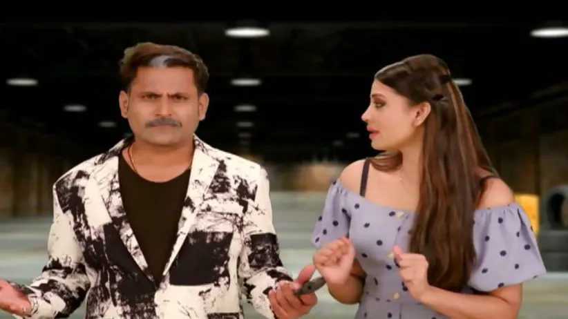 A kingpin's recruit tries to disguise as him - Hasee Ke Rail Chhoot Na Jaaye