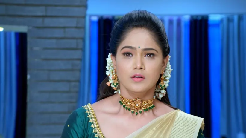 Anushka Gives Paarvathi a Huge Shock
