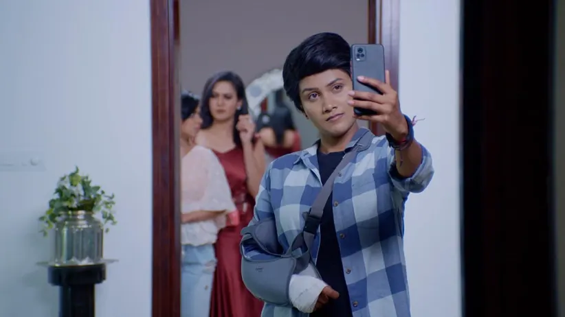 Sathya learns about Kirtana and Nisha's plan - Sathya