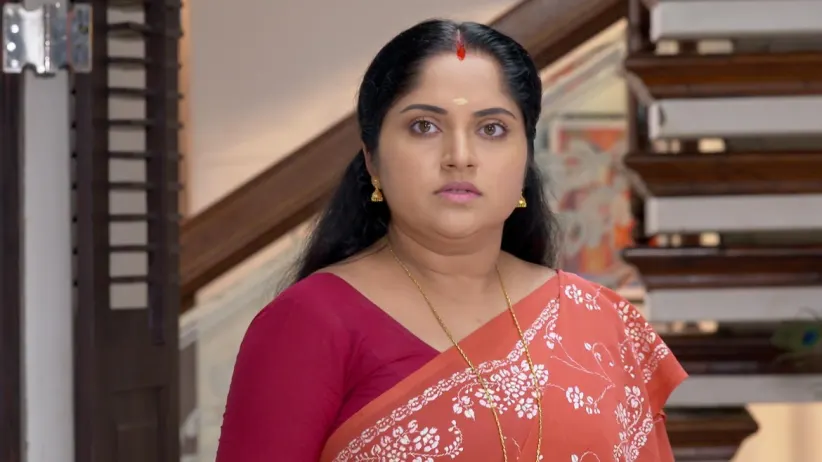 Pappan's words scare Kanakam - Karthika Deepam