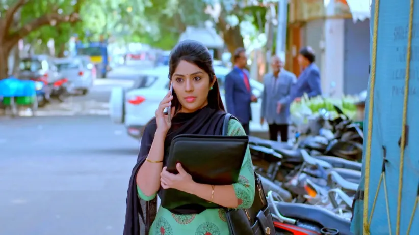 Raghupati sees Anu and Aryavardhan together - Jothe Jotheyali