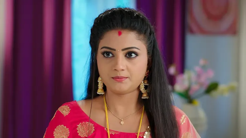 Goddess’ representative dances to Bhanu’s song - Hitler Gari Pellam
