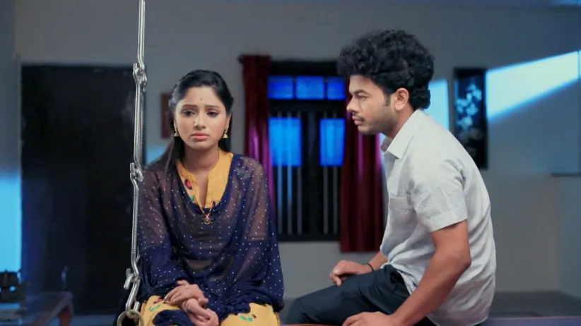 Paarvathi Shares Her Feelings with Aditya - Paaru