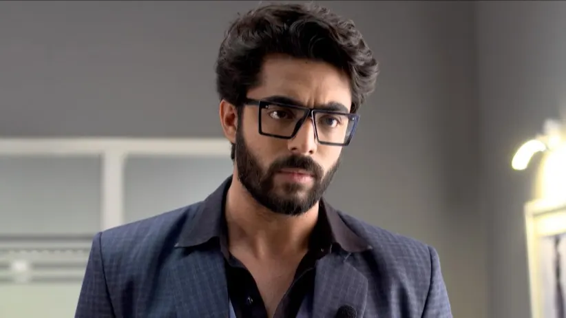 Radhika learns that Kaushik is alive - Radhika