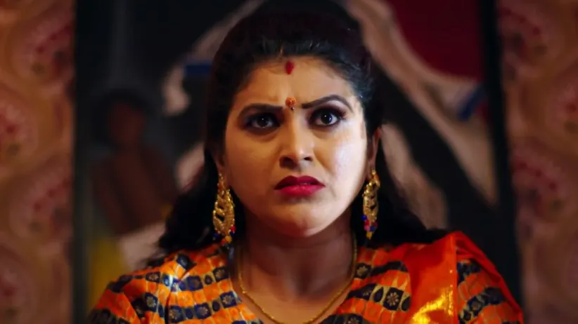 Trikaali's visit at the temple creates a ruckus - Trikaali S2
