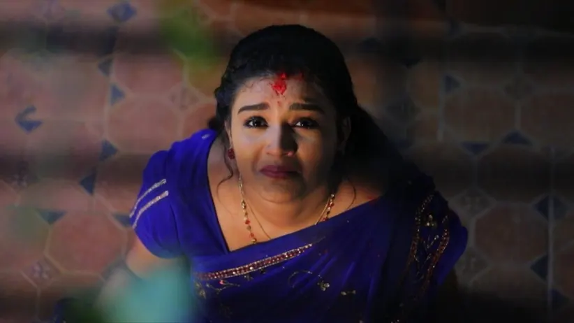 The vermillion falls on Parvathy’s forehead - Sembaruthi