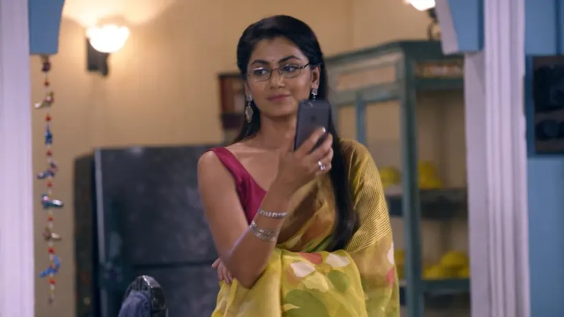 Purab Spots Trisha - Iniya Iru Malargal