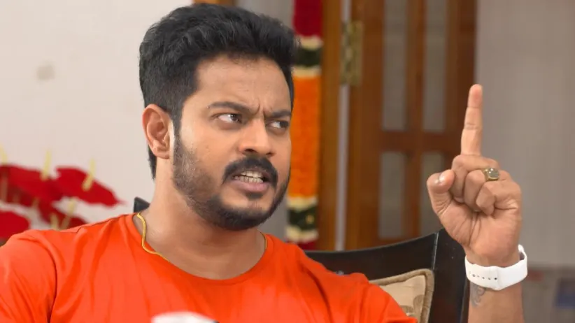 Suchitra wants Arjun to apologise - Gokulathil Seethai