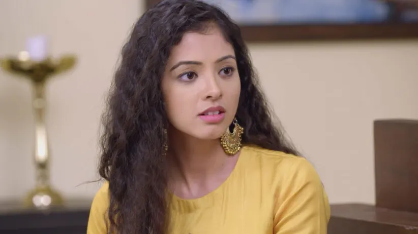 Pragya Tends to an Ill Abhi - Iniya Iru Malargal