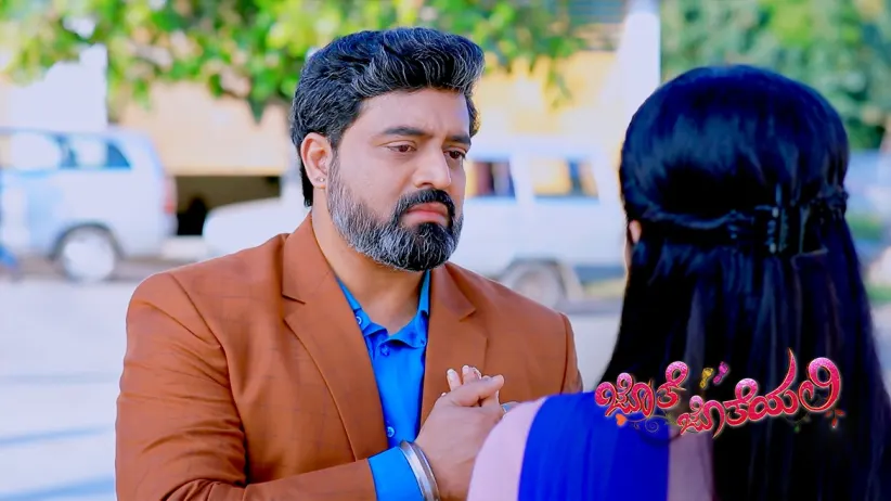Aryavardhan gifts Anu a saree - Jothe Jotheyali
