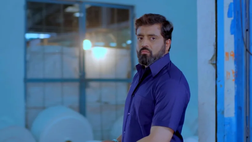 Aryavardhan dresses up as a factory worker - Jothe Jotheyali