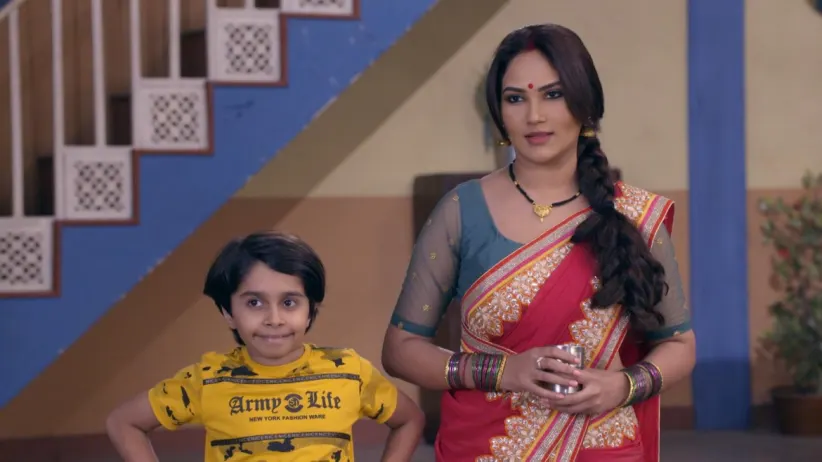 Happu poses as his twin Pappu - Happu Ki Ultan Paltan