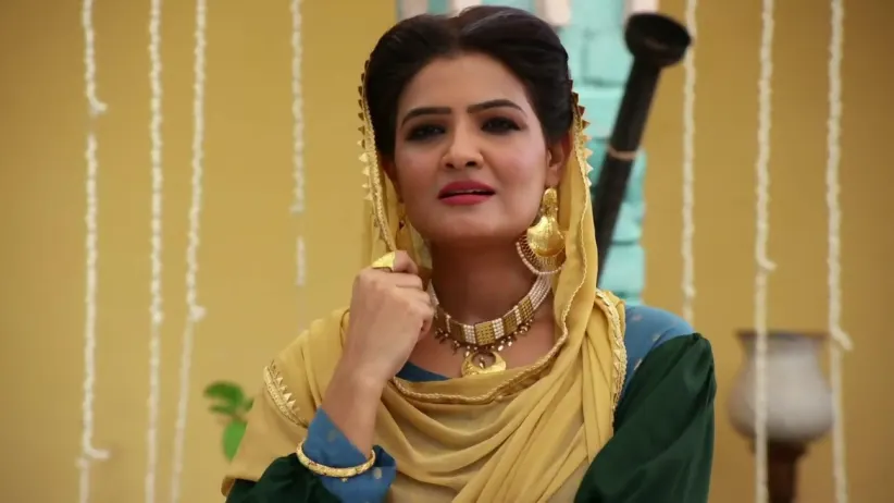 Chinndo comforts Heer - Heer Ranjha