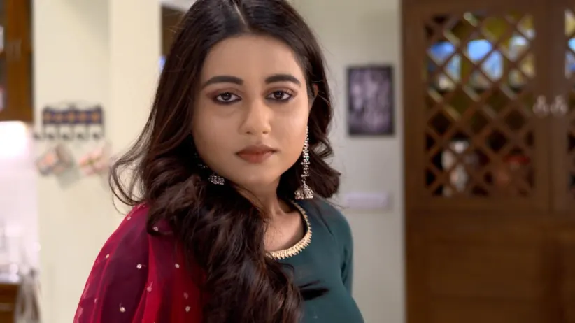 Radhika wants to find the culprit - Ki Kore Bolbo Tomay